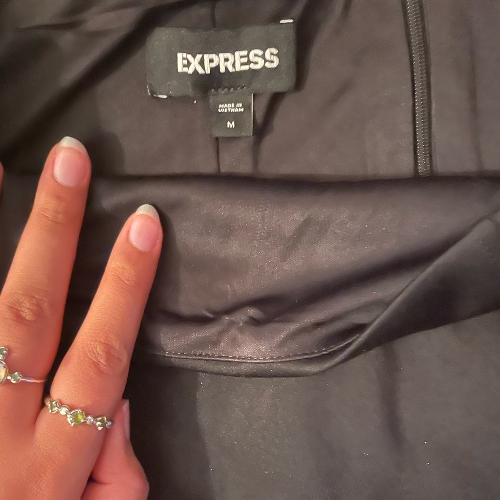 Express skirt slit on the back size m